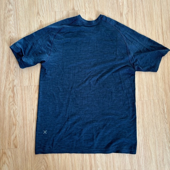 Lululemon Metal Vent T Shirt - Picture 3 of 5
